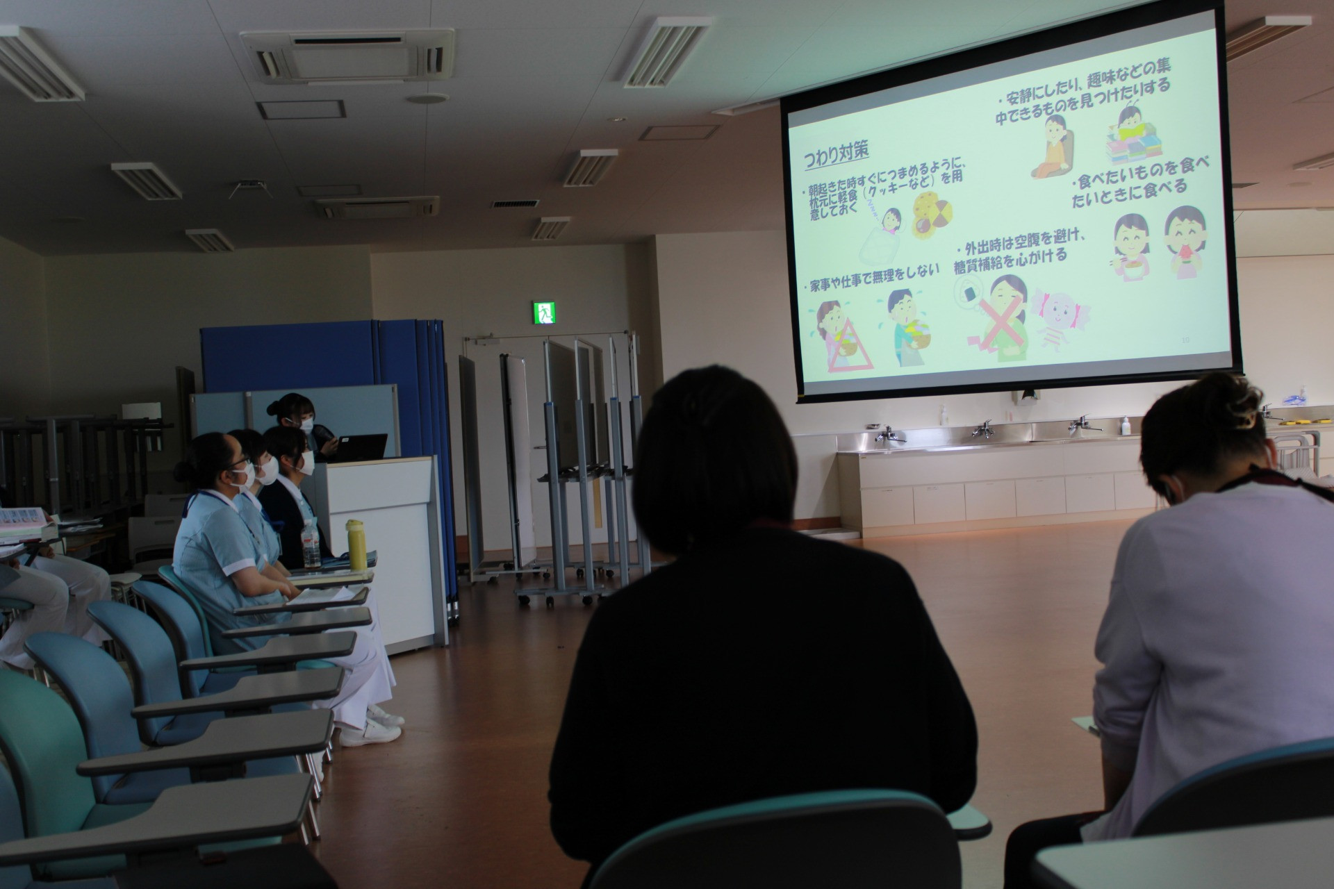 お母さん教室の演習風景①
