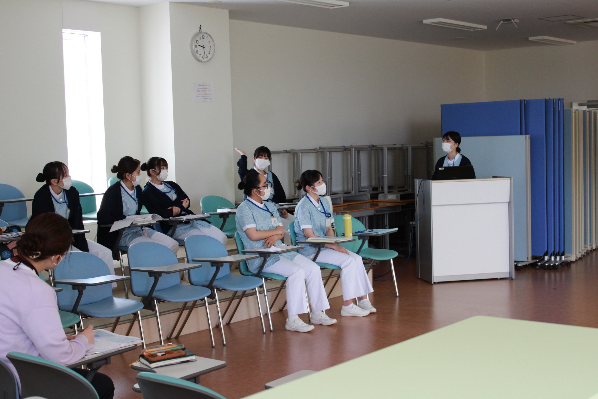 お母さん教室の演習風景③