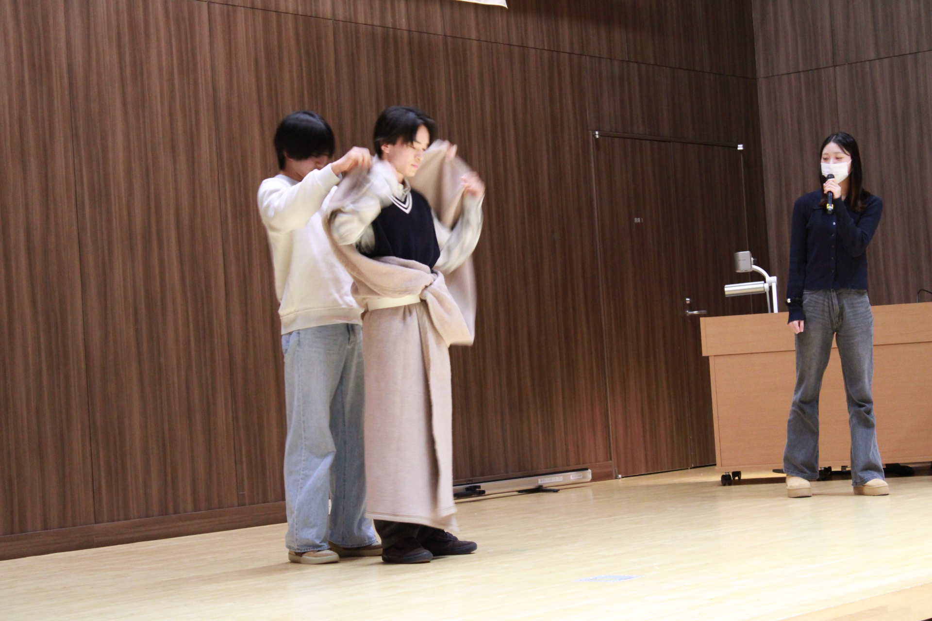 学生主体の防災訓練②防寒着作成